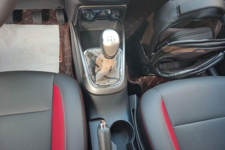 Used CHANGAN CS15 2016 1.5L Manual Fashion Edition Gear Lever