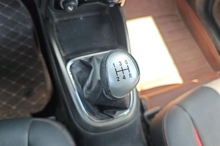 Used CHANGAN CS15 2016 1.5L Manual Fashion Edition Gear Lever
