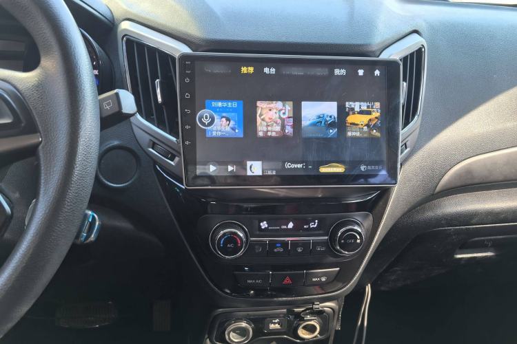 Used CHANGAN CS15 2016 1.5L Automatic Fashion Edition Interior 4