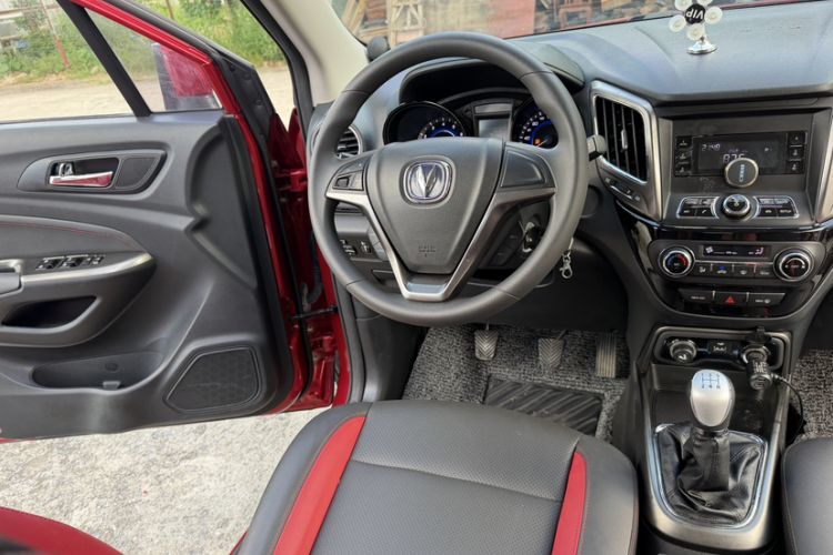 Used CHANGAN CS15 2016 1.5L Manual Fashion Edition Interior 6