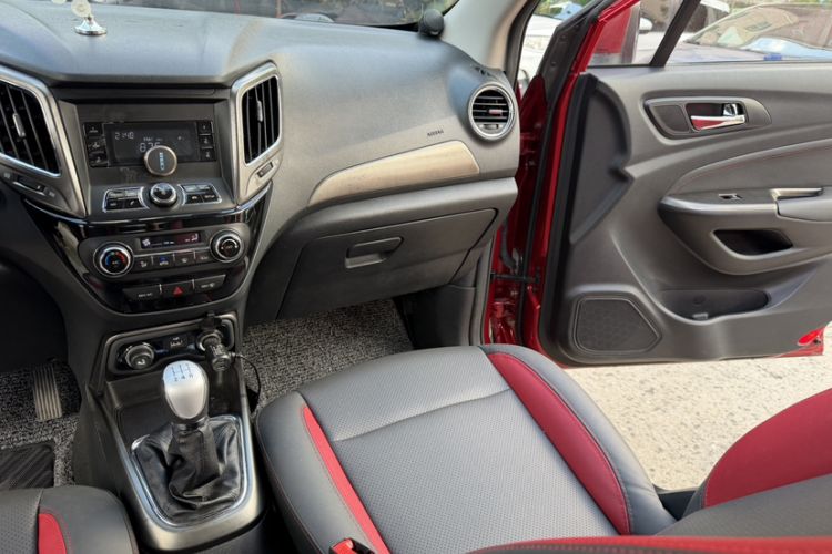 Used CHANGAN CS15 2016 1.5L Manual Fashion Edition Interior 7