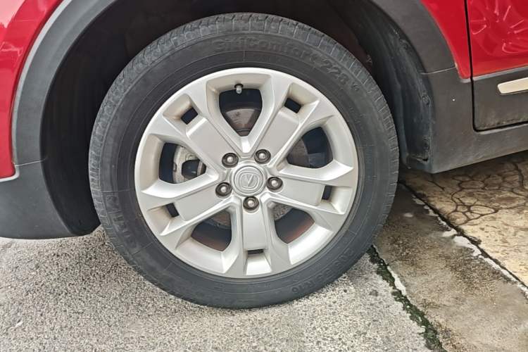 Used CHANGAN CS15 2016 1.5L Automatic Fashion Edition Left Front Wheel Hub