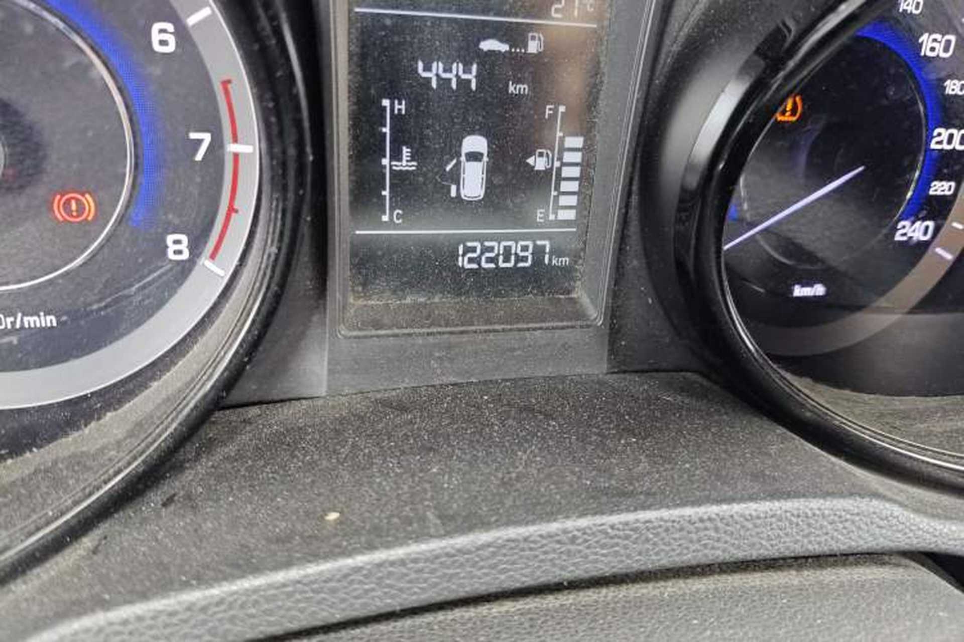 Used CHANGAN CS15 2016 1.5L Manual Luxury Edition Odometer Close Up