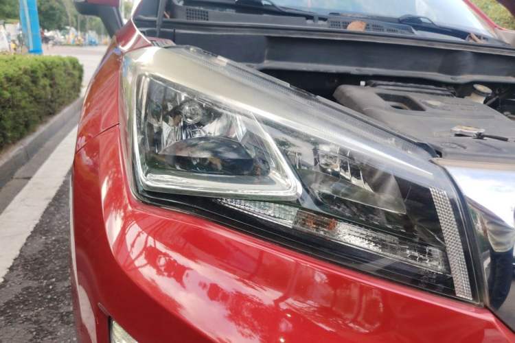 Used CHANGAN CS15 2016 1.5L Automatic Fashion Edition Right Front Headlight