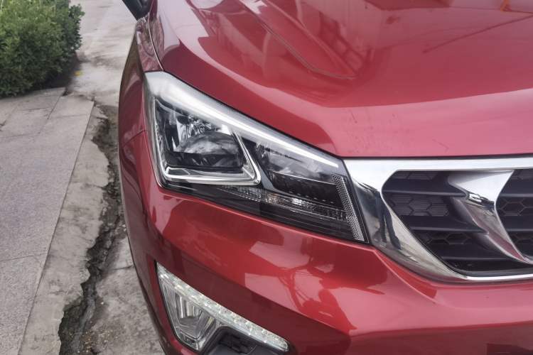 Used CHANGAN CS15 2016 1.5L Automatic Fashion Edition Right Front Headlight