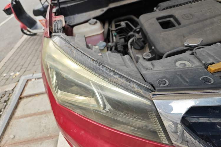 Used CHANGAN CS15 2016 1.5L Automatic Fashion Edition Right Front Headlight