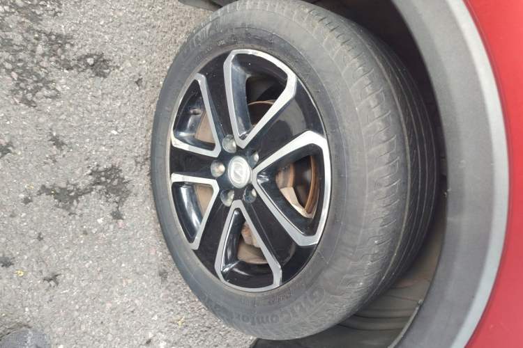 Used CHANGAN CS15 2016 1.5L Automatic Fashion Edition Right Front Wheel Hub