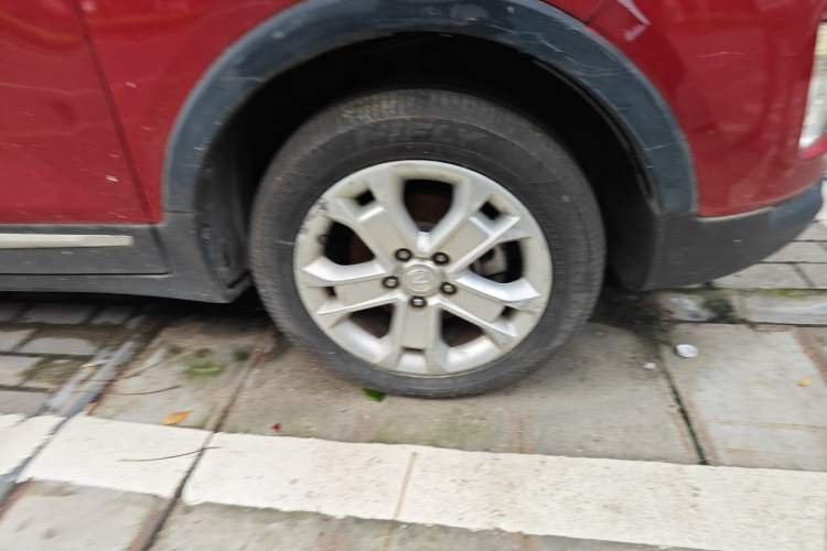 Used CHANGAN CS15 2016 1.5L Automatic Fashion Edition Right Front Wheel Hub