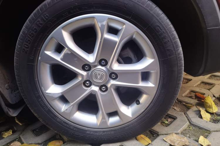 Used CHANGAN CS15 2016 1.5L Manual Fashion Edition Right Front Wheel Hub