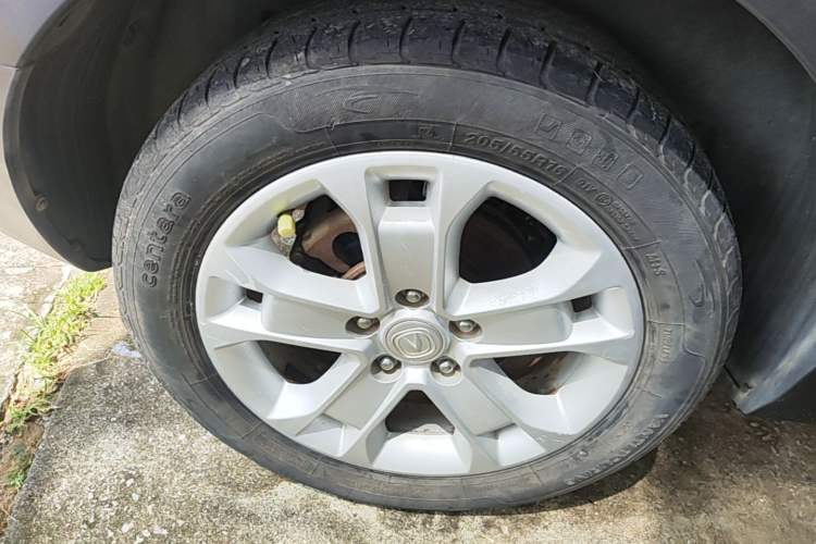 Used CHANGAN CS15 2016 1.5L Manual Fashion Edition Right Rear Wheel Hub