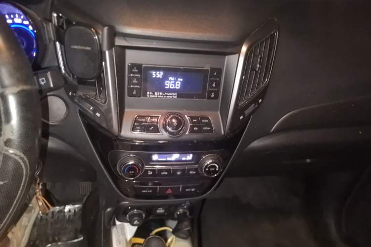 Used CHANGAN CS15 2016 1.5L Automatic Fashion Edition Audio And AC Panel