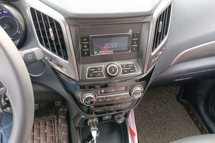 Used CHANGAN CS15 2016 1.5L Manual Fashion Edition Audio And AC Panel