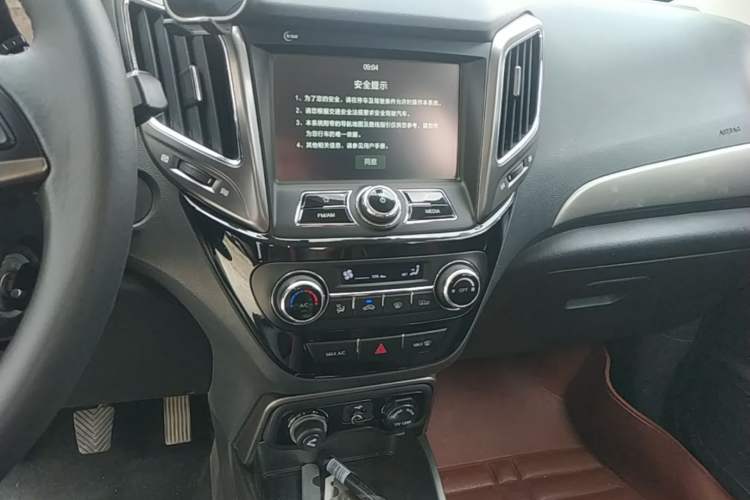 Used CHANGAN CS15 2016 1.5L Manual Luxury Edition Audio And AC Panel