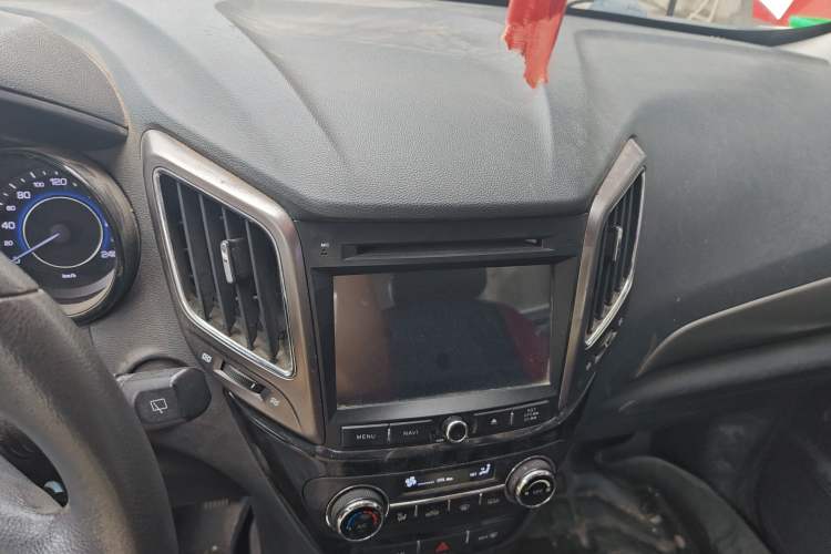 Used CHANGAN CS15 2016 1.5L Manual Fashion Edition Audio And AC Panel