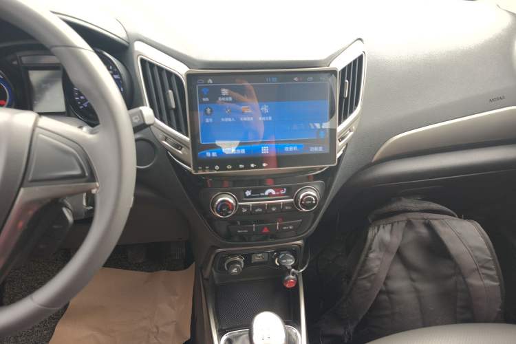 Used CHANGAN CS15 2016 1.5L Manual Fashion Edition Audio And AC Panel