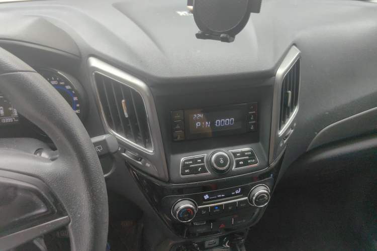 Used CHANGAN CS15 2016 1.5L Automatic Fashion Edition Audio And AC Panel
