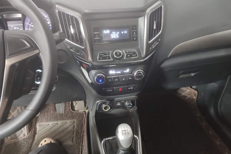 Used CHANGAN CS15 2016 1.5L Manual Fashion Edition Audio And AC Panel