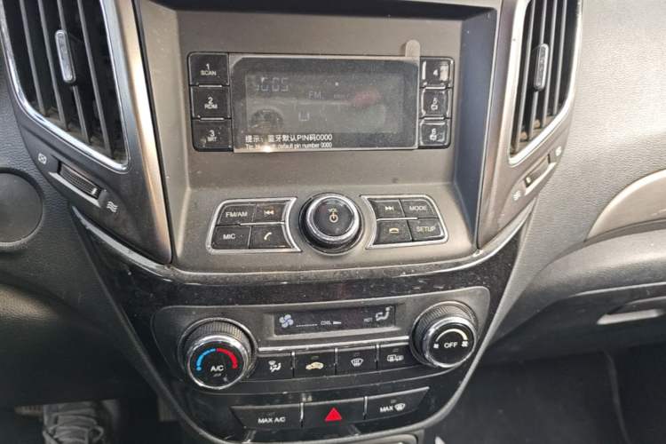 Used CHANGAN CS15 2016 1.5L Automatic Fashion Edition Audio And AC Panel