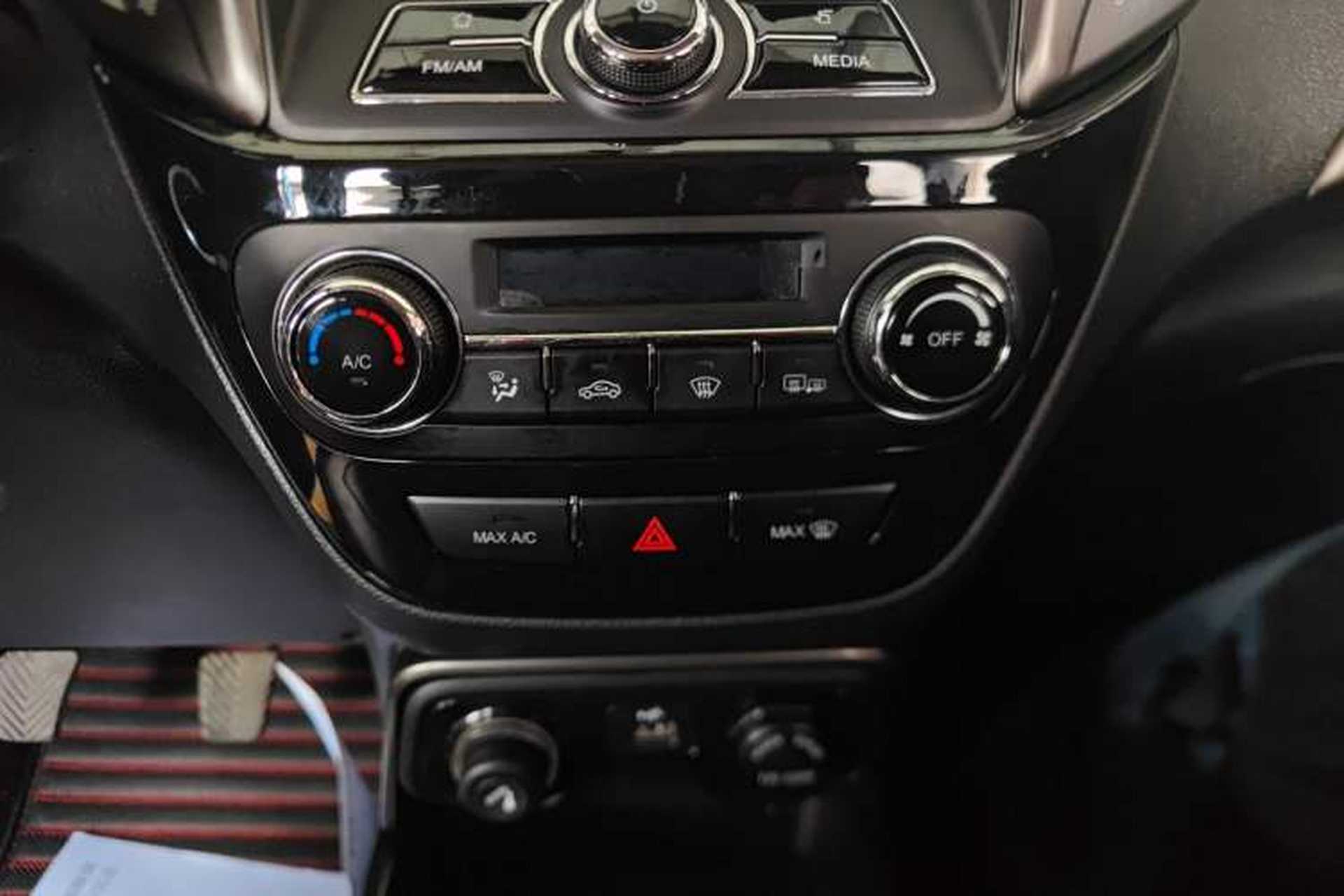 Used CHANGAN CS15 2016 1.5L Manual Luxury Edition Audio And AC Panel
