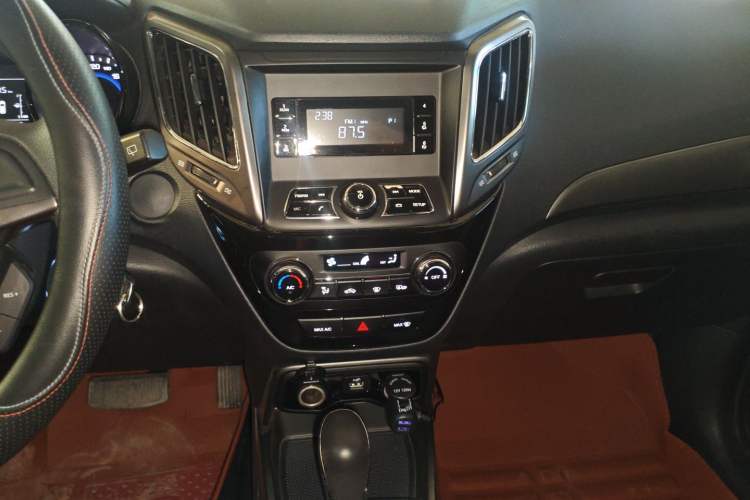 Used CHANGAN CS15 2016 1.5L Automatic Fashion Edition Audio And AC Panel