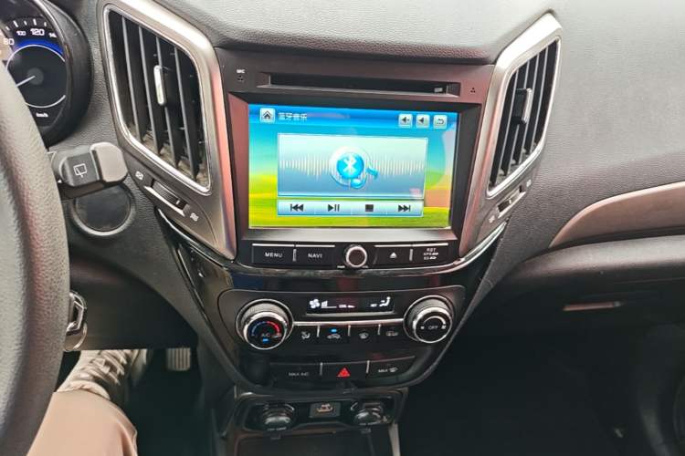 Used CHANGAN CS15 2016 1.5L Manual Fashion Edition Audio And AC Panel