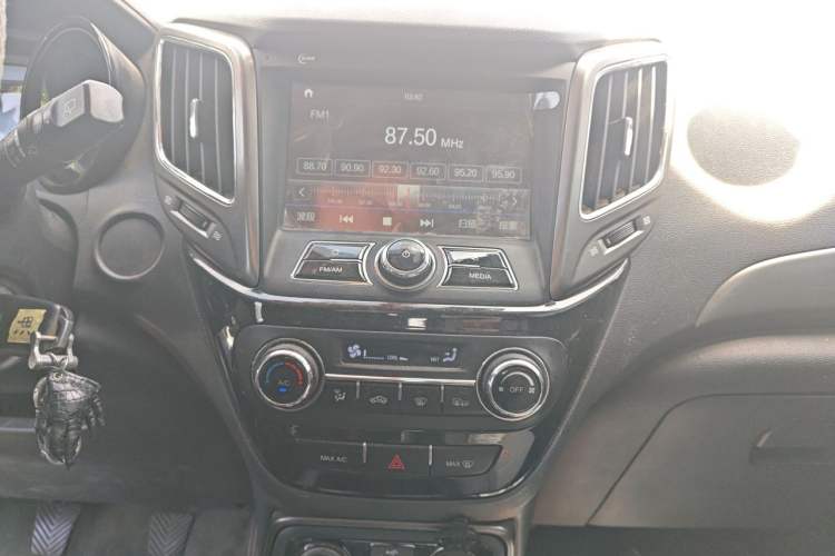 Used CHANGAN CS15 2016 1.5L Manual Luxury Edition Audio And AC Panel