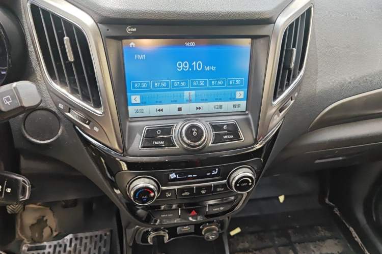Used CHANGAN CS15 2016 1.5L Manual Luxury Edition Audio And AC Panel