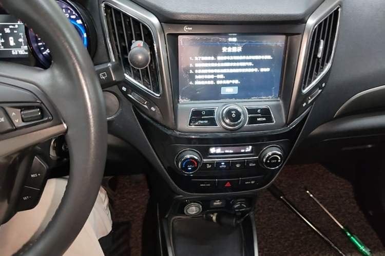 Used CHANGAN CS15 2016 1.5L Manual Luxury Edition Audio And AC Panel