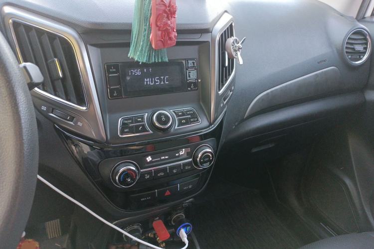 Used CHANGAN CS15 2016 1.5L Manual Fashion Edition Audio And AC Panel