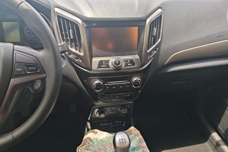 Used CHANGAN CS15 2016 1.5L Manual Luxury Edition Audio And AC Panel