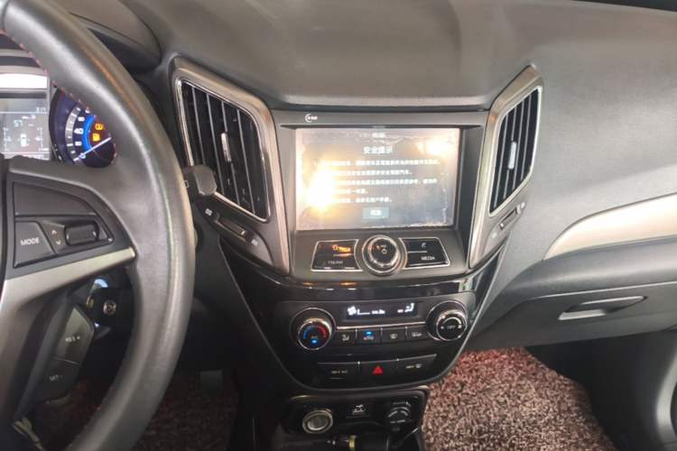 Used CHANGAN CS15 2016 1.5L Manual Luxury Edition Audio And AC Panel