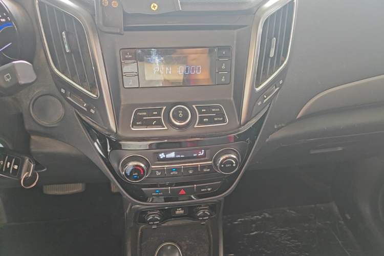Used CHANGAN CS15 2016 1.5L Automatic Fashion Edition Audio And AC Panel