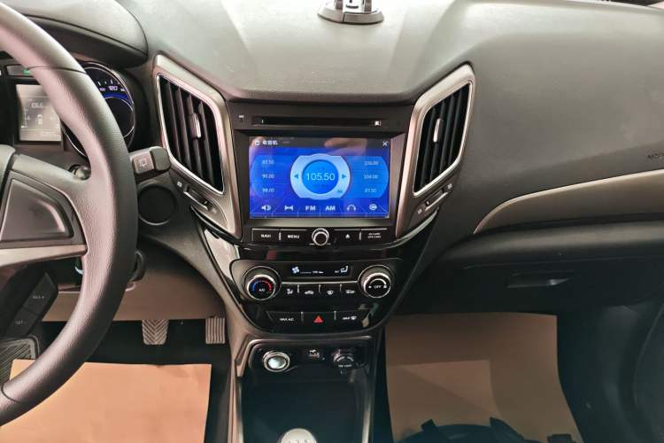 Used CHANGAN CS15 2016 1.5L Manual Fashion Edition Audio And AC Panel