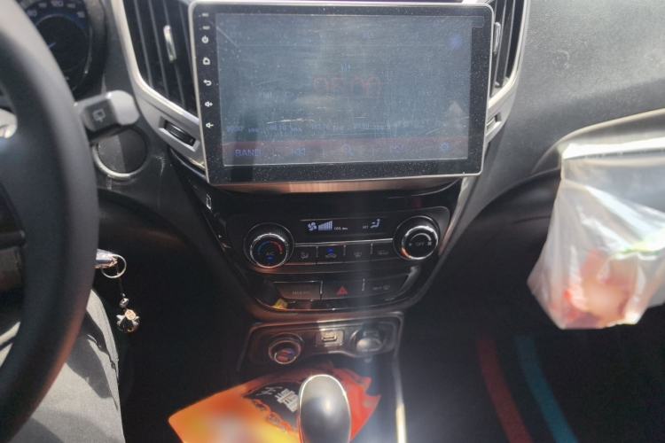 Used CHANGAN CS15 2016 1.5L Automatic Fashion Edition Audio And AC Panel
