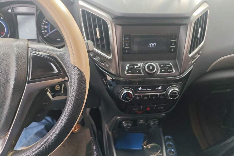 Used CHANGAN CS15 2016 1.5L Manual Fashion Edition Audio And AC Panel