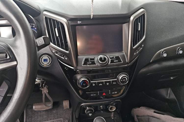 Used CHANGAN CS15 2016 1.5L Automatic Luxury Edition Audio And AC Panel
