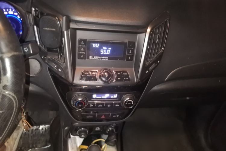 Used CHANGAN CS15 2016 1.5L Automatic Fashion Edition Audio And AC Panel