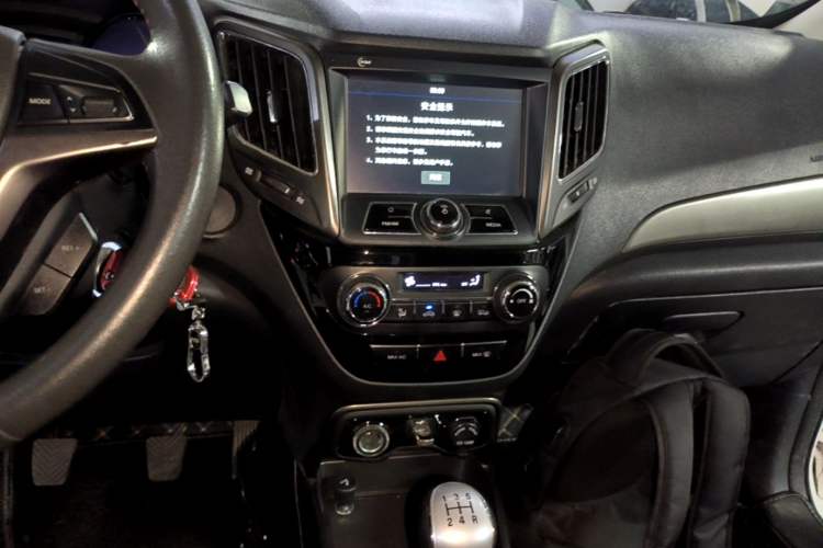 Used CHANGAN CS15 2016 1.5L Manual Luxury Edition Audio And AC Panel