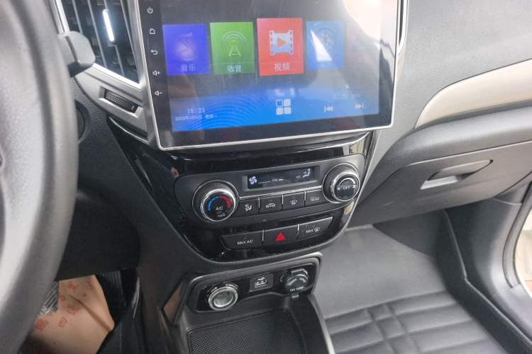 Used CHANGAN CS15 2016 1.5L Manual Fashion Edition Audio And AC Panel