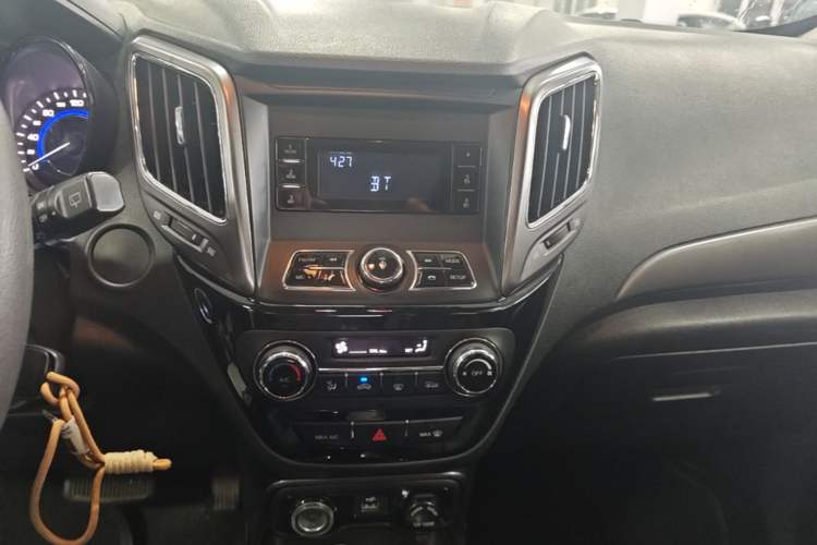Used CHANGAN CS15 2016 1.5L Automatic Fashion Edition Audio And AC Panel