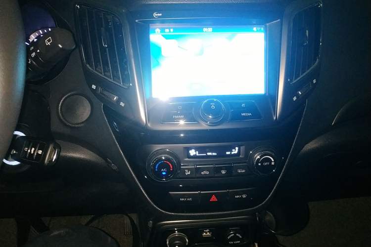 Used CHANGAN CS15 2016 1.5L Manual Luxury Edition Audio And AC Panel