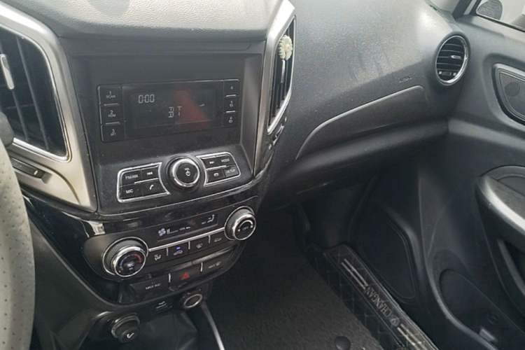 Used CHANGAN CS15 2016 1.5L Manual Fashion Edition Audio And AC Panel