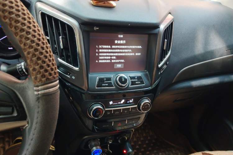 Used CHANGAN CS15 2016 1.5L Manual Luxury Edition Audio And AC Panel