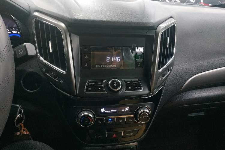 Used CHANGAN CS15 2016 1.5L Manual Fashion Edition Audio And AC Panel