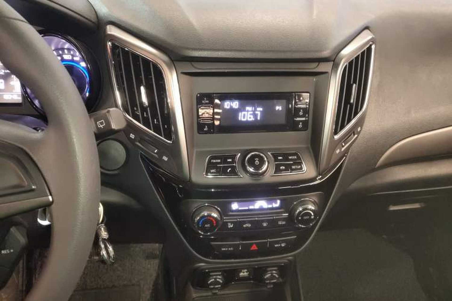 Used CHANGAN CS15 2016 1.5L Automatic Fashion Edition Audio And AC Panel