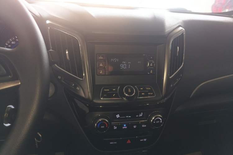 Used CHANGAN CS15 2016 1.5L Automatic Fashion Edition Audio And AC Panel