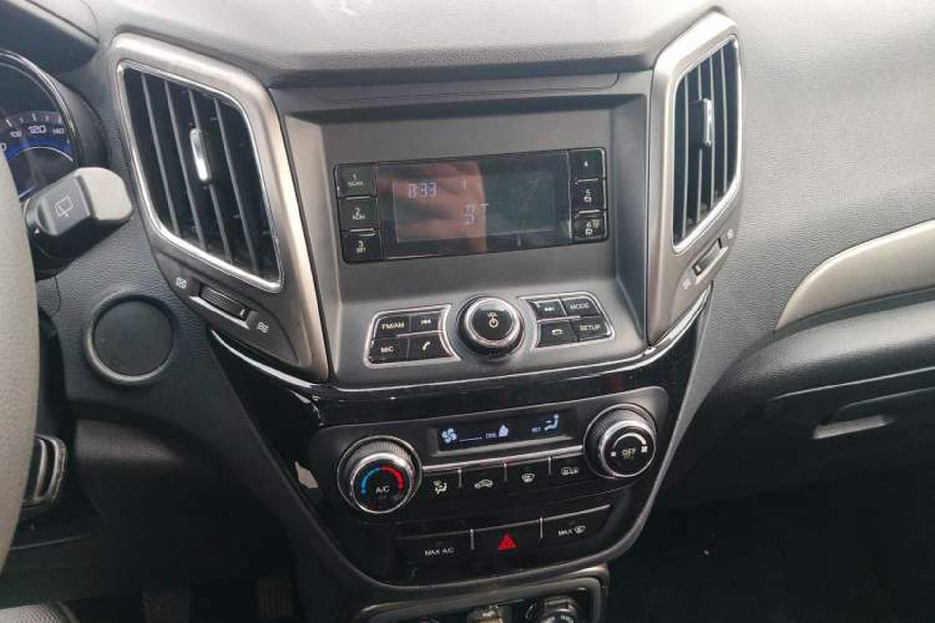 Used CHANGAN CS15 2016 1.5L Manual Fashion Edition Audio And AC Panel