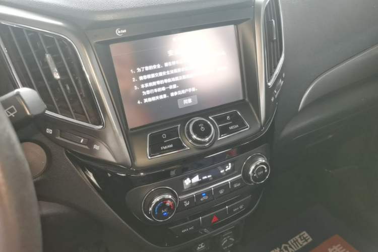 Used CHANGAN CS15 2016 1.5L Automatic Luxury Edition Audio And AC Panel