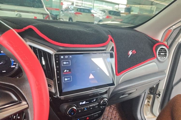 Used CHANGAN CS15 2016 1.5L Automatic Fashion Edition Center Console
