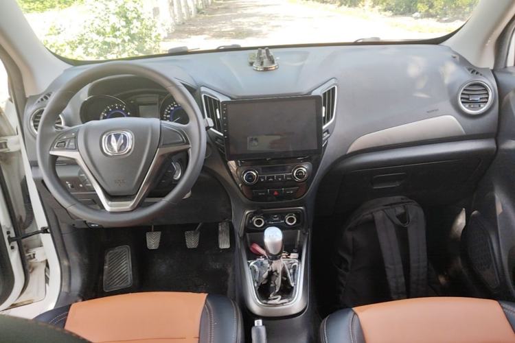 Used CHANGAN CS15 2016 1.5L Manual Fashion Edition Center Console
